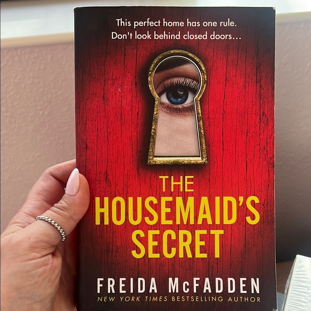 The Housemaid's Secret by - Red Cover